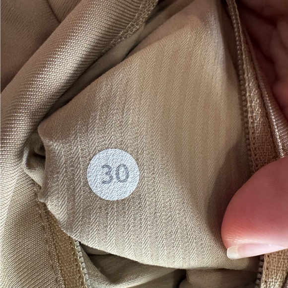 Lululemon Commission Short Slim *Chino 9" - Picture 8 of 8